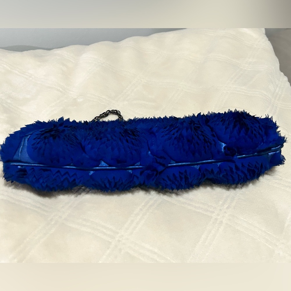 Blue Roses Dominique Clutch by Inge Christopher - Picture 6 of 10